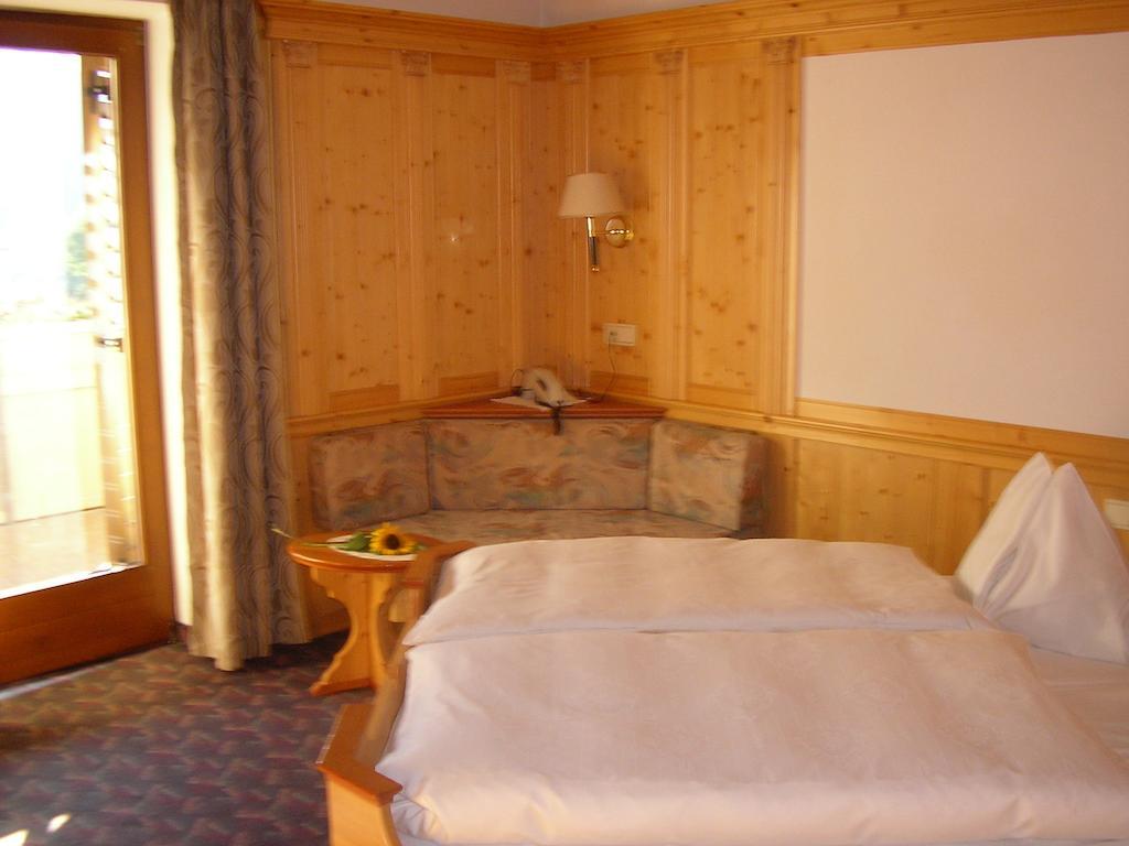 Burgblick Hotel San Lorenzo di Sebato Szoba fotó